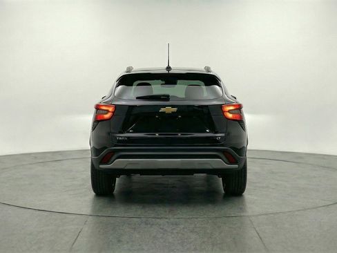 Used 2025 Chevrolet Trax LT FWD image 7