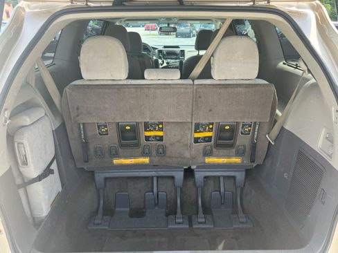 Used 2013 Toyota Sienna LE FWD image 8