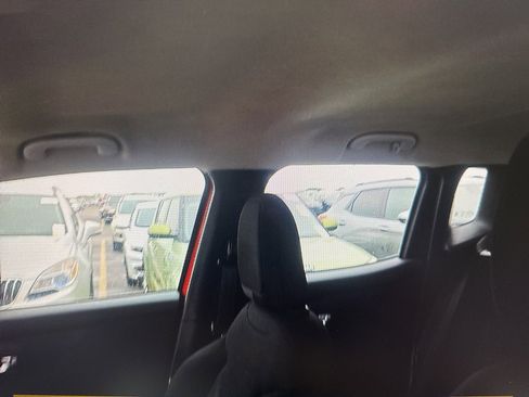 Used 2017 Jeep Renegade Sport w/ Power & Air Group image 14