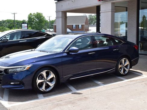 Used 2018 Honda Accord Touring image 8