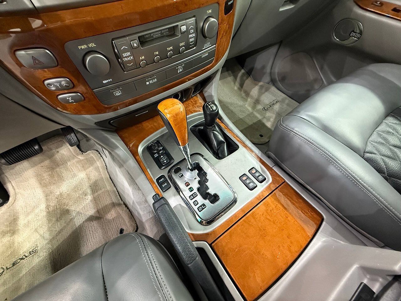 Used 2004 Lexus LX 470 4WD image 18