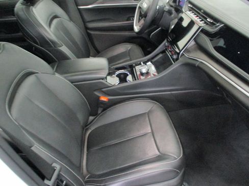 Used 2023 Jeep Grand Cherokee L Limited w/ Luxury Tech Group II AWD/4WD image 15