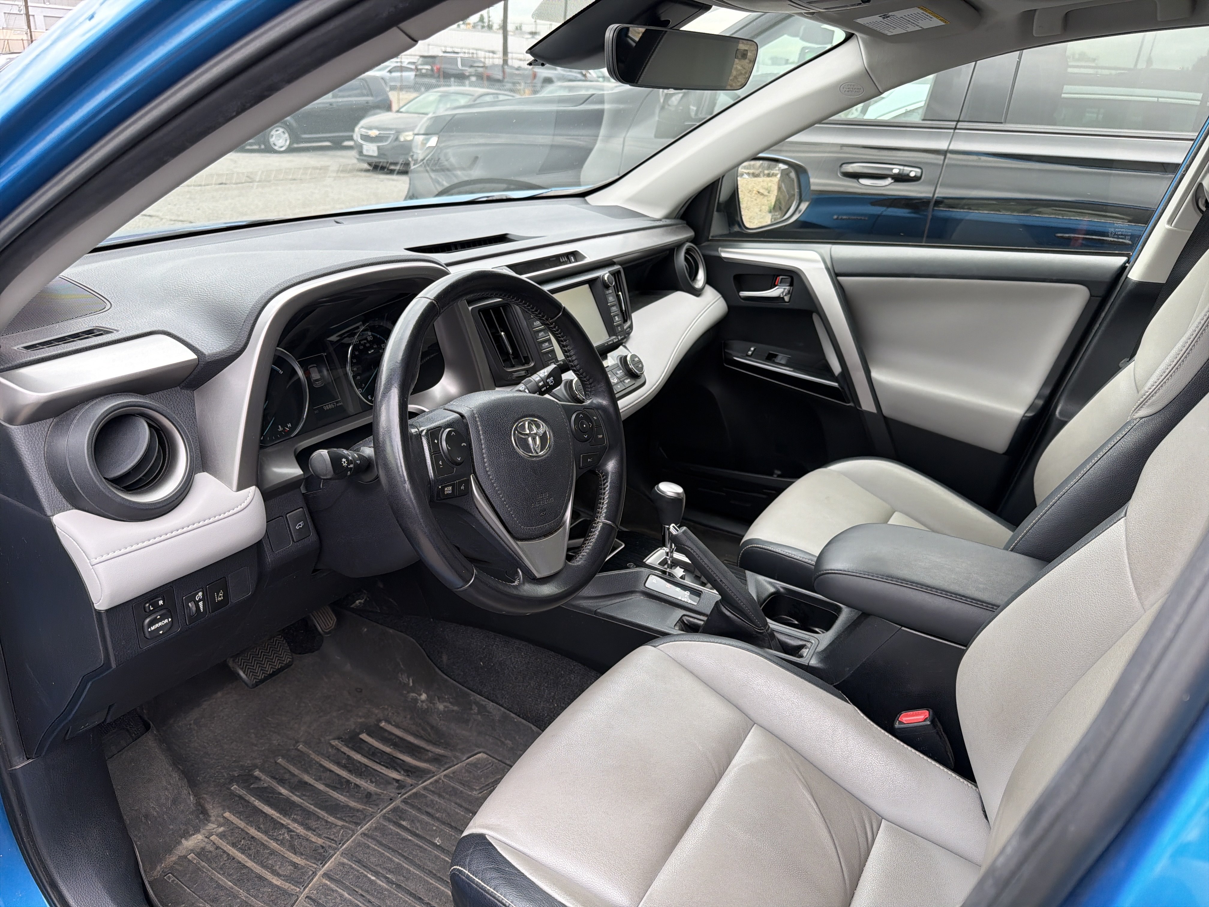 Used 2017 Toyota RAV4 Limited w/ Advanced Technology Package AWD/4WD image 2