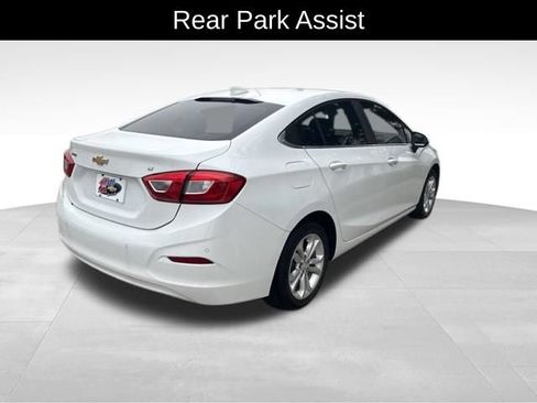 Used 2019 Chevrolet Cruze LT w/ Convenience Package FWD image 8