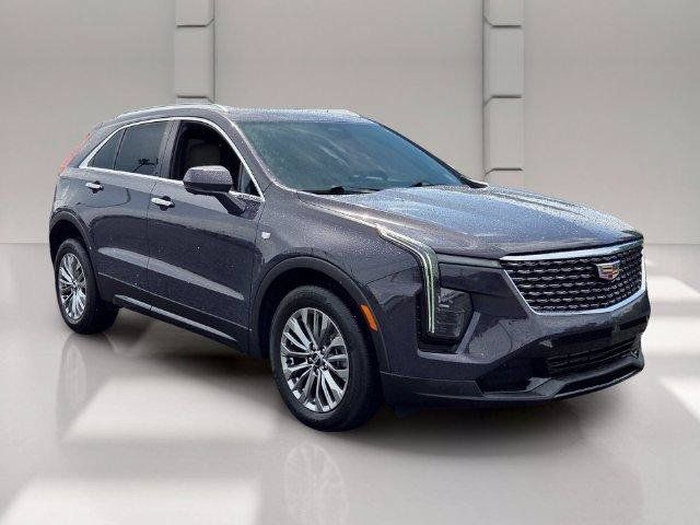 Certified 2025 Cadillac XT4 Premium Luxury w/ Cold Weather Package FWD image 7