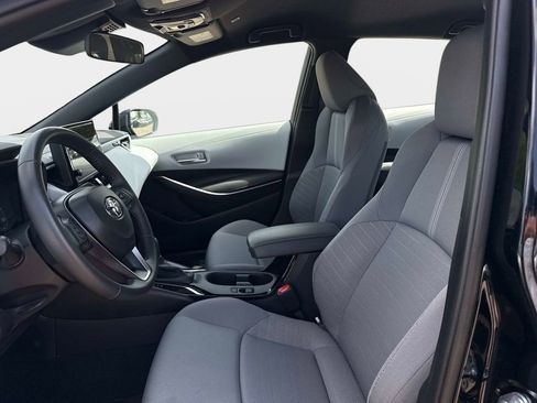 Used 2025 Toyota Corolla SE image 19