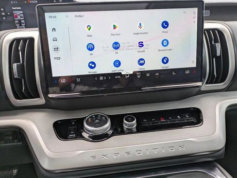 New 2025 Ford Expedition Active image 14