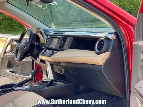 Used 2017 Toyota RAV4 XLE FWD image 17