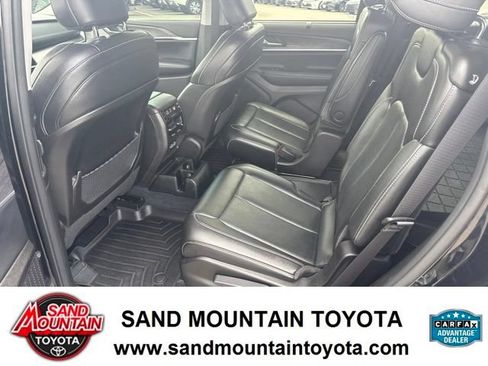 Used 2023 Jeep Grand Cherokee L Limited w/ Luxury Tech Group II AWD/4WD image 13