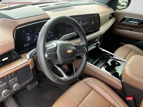 Used 2025 Chevrolet Tahoe High Country RWD image 14