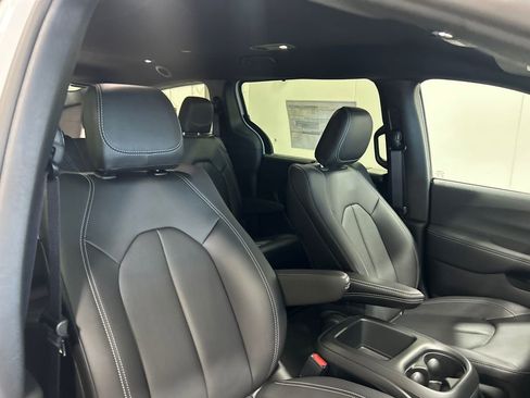 New 2026 Chrysler Pacifica Select image 34