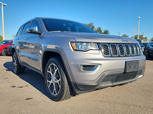 Used 2019 Jeep Grand Cherokee Limited image 2