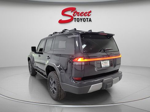 Used 2025 Lexus GX 550 AWD/4WD image 2