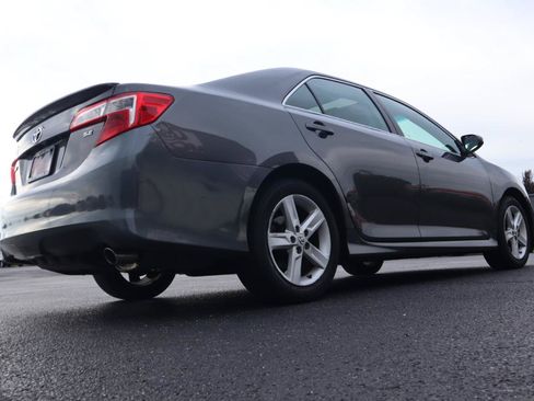 Used 2014 Toyota Camry SE w/ Leather Package FWD image 17