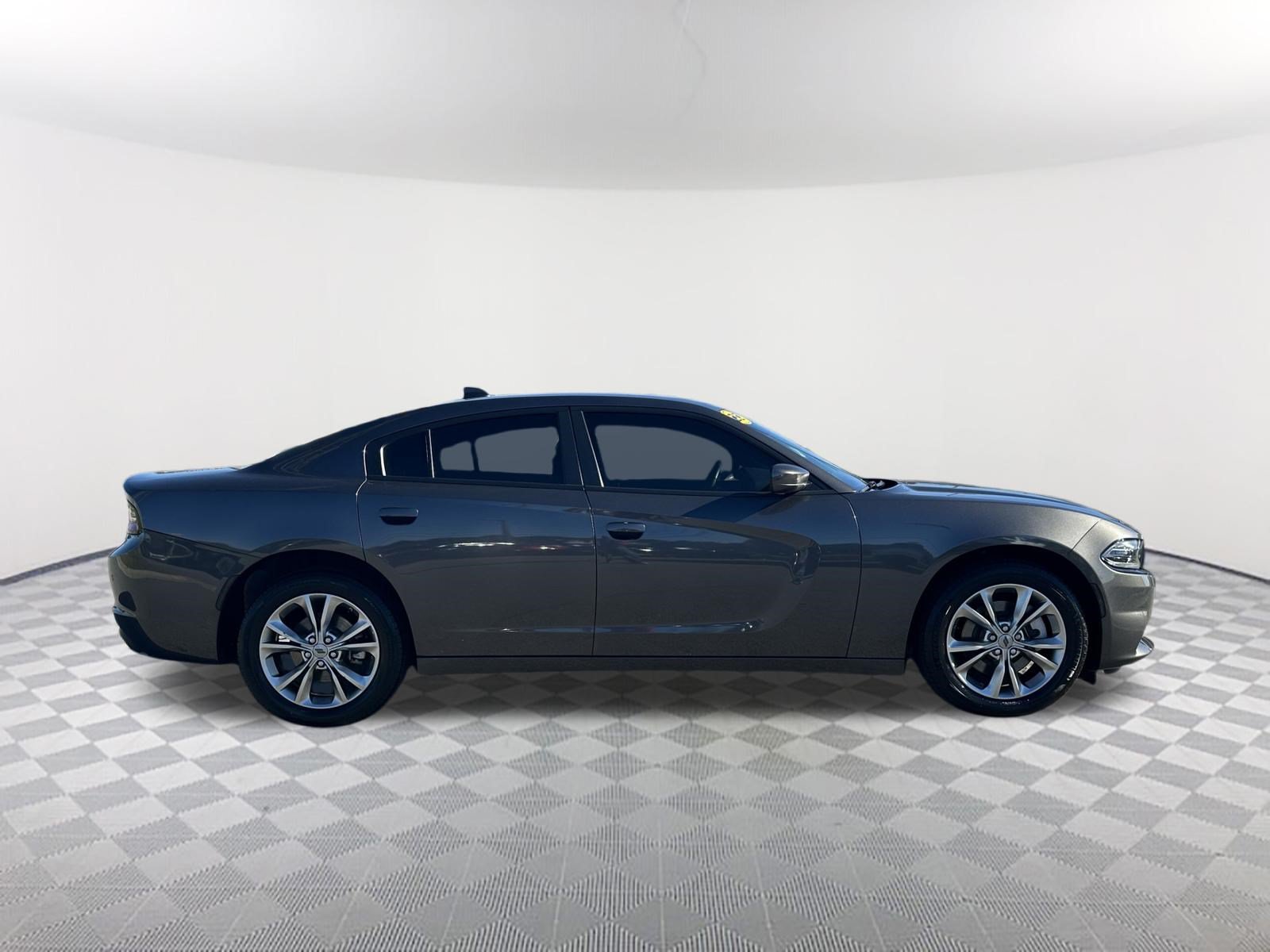 Used 2022 Dodge Charger SXT AWD/4WD image 4