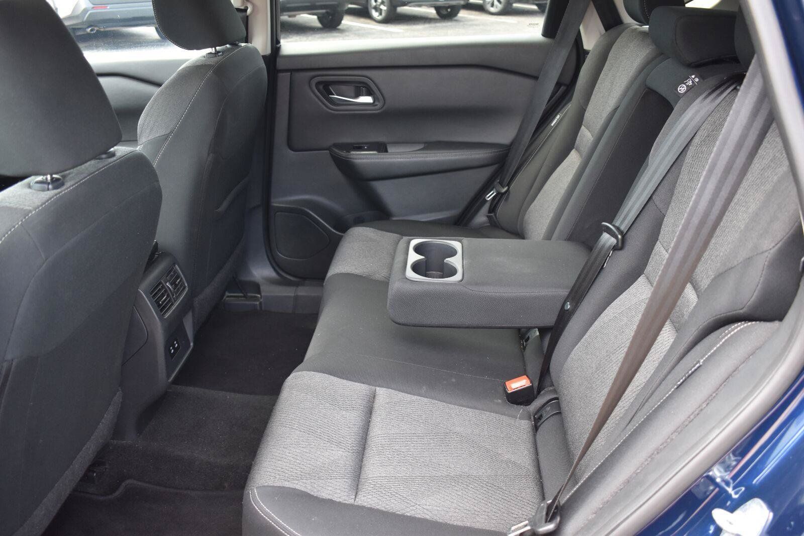 Used 2024 Nissan Rogue SV AWD/4WD image 14