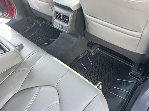 Used 2020 Toyota Avalon XLE w/ Moonroof Package FWD image 41