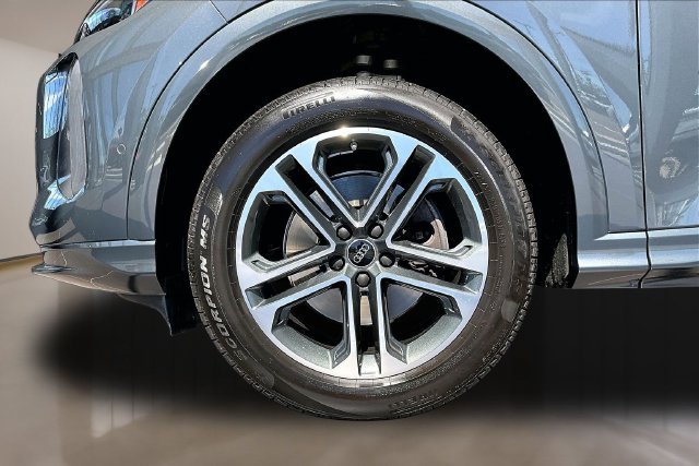 Used 2025 Audi Q5 Premium w/ Convenience Package AWD/4WD image 34