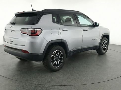 Used 2025 Jeep Compass Trailhawk image 9