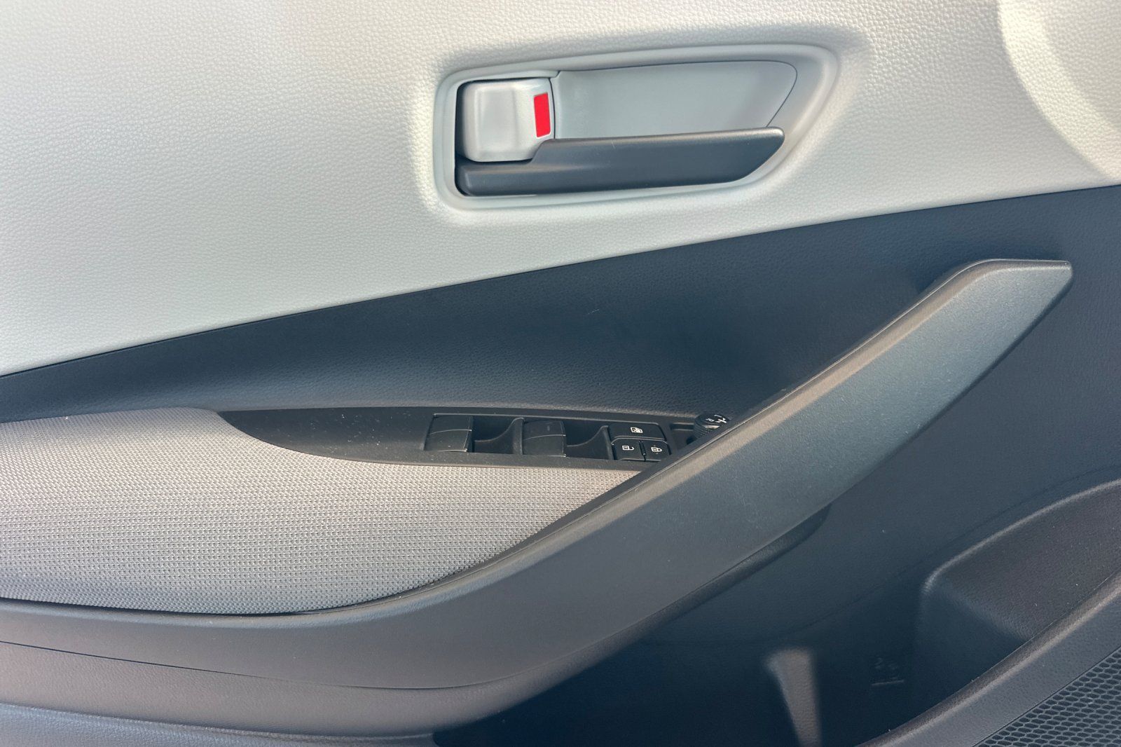 Used 2022 Toyota Corolla LE FWD image 13