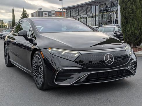 Used 2023 Mercedes-Benz EQS 580 4MATIC Sedan image 3