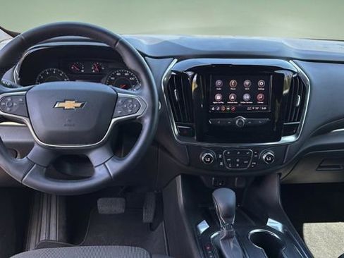 Used 2023 Chevrolet Traverse LT FWD image 11