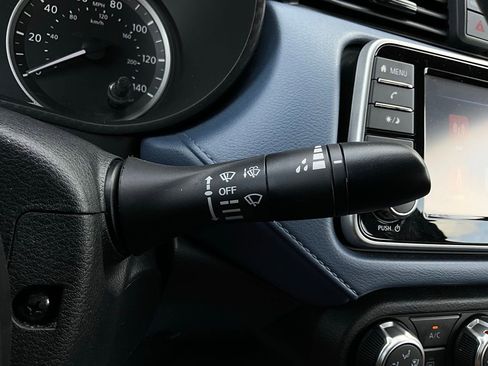 Used 2025 Nissan Versa SV image 32