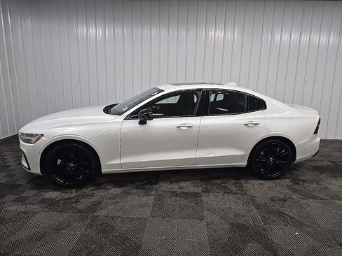 Used 2024 Volvo S60 B5 Plus w/ Climate Package image 5