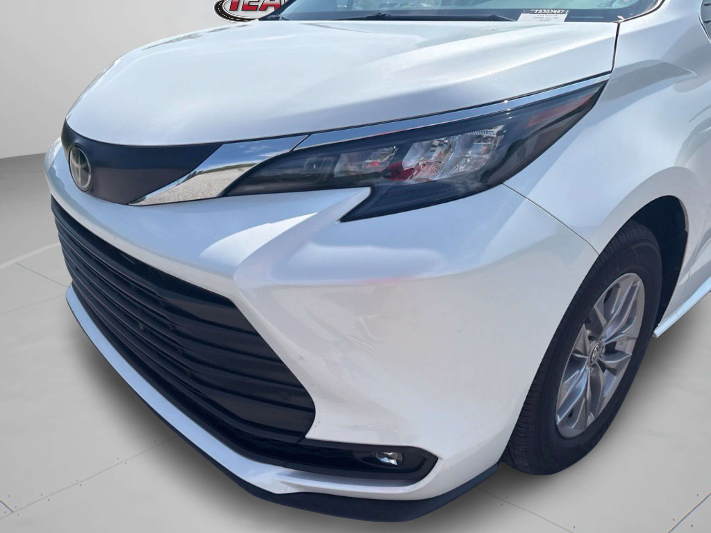Certified 2026 Toyota Sienna XLE FWD image 6