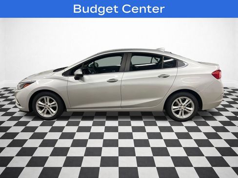 Used 2017 Chevrolet Cruze LT w/ Convenience Package FWD image 5