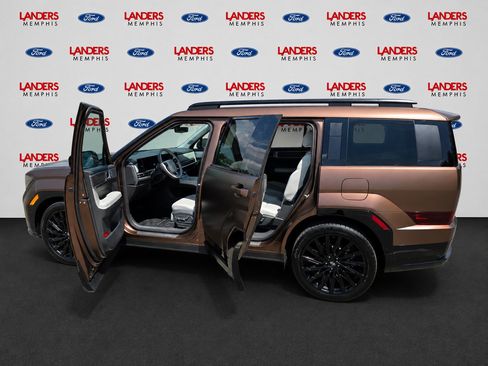 Used 2024 Hyundai Santa Fe Calligraphy AWD/4WD image 25