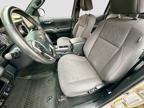 Used 2019 Toyota Tacoma TRD Off-Road AWD/4WD image 22