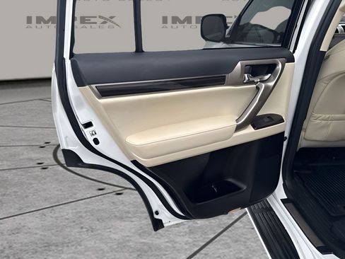 Used 2020 Lexus GX 460 Premium w/ Premium Package AWD/4WD image 13