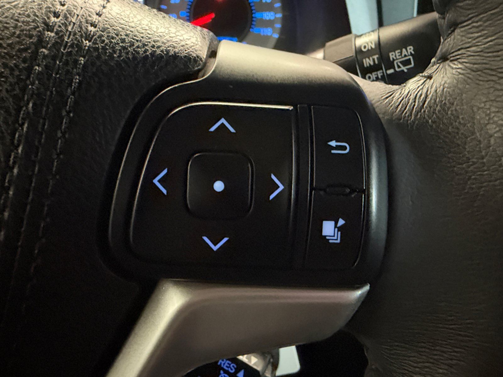 Used 2017 Toyota Sienna SE FWD image 38