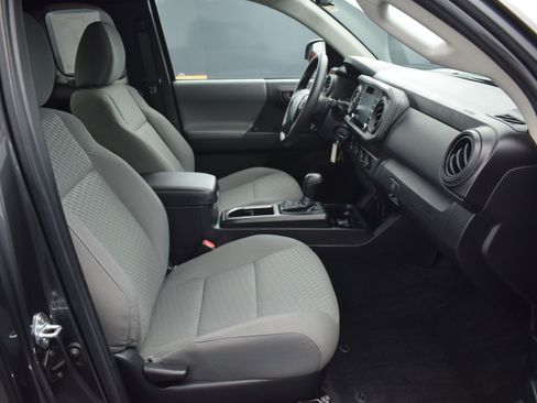 Used 2022 Toyota Tacoma SR image 10