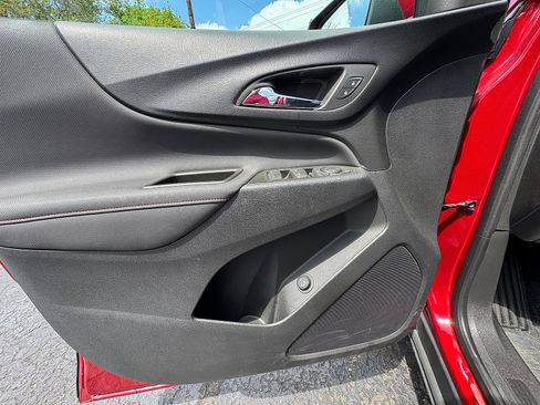 Used 2023 Chevrolet Equinox RS FWD image 10