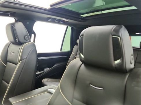 Used 2025 Cadillac Escalade Sport w/ Touring Package image 38