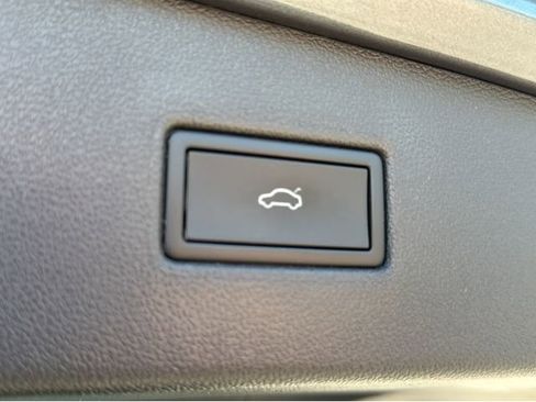 Used 2024 Volkswagen Tiguan SE FWD image 32