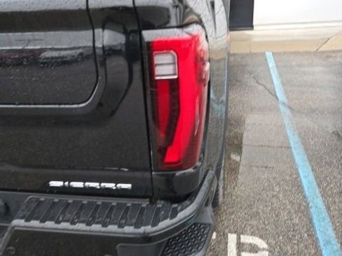 Used 2024 GMC Sierra 2500 Denali Ultimate image 12