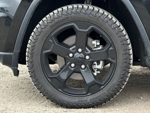 Used 2019 Jeep Grand Cherokee Laredo image 27