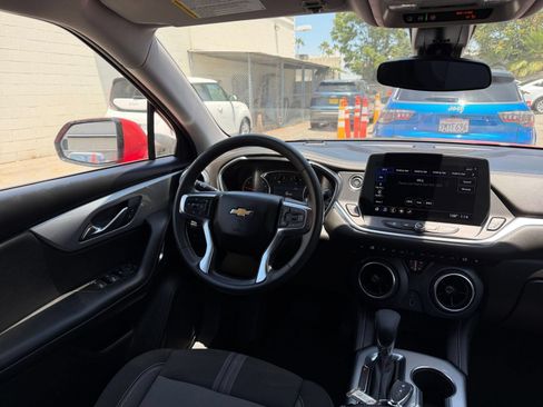 Used 2025 Chevrolet Blazer LT FWD image 30