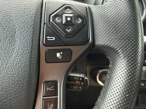 Used 2020 Toyota Tacoma TRD Off-Road AWD/4WD image 19