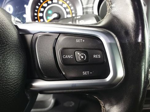 Used 2020 Jeep Gladiator Overland AWD/4WD image 31
