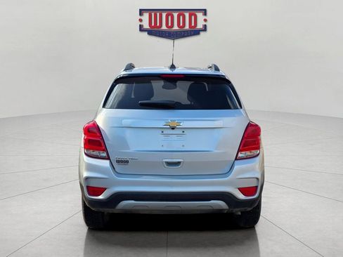 Used 2022 Chevrolet Trax LT w/ LT Convenience Package image 3