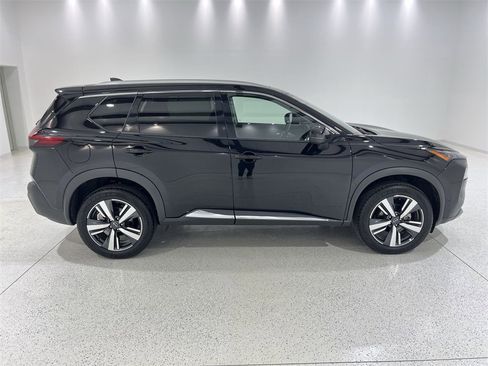 Used 2023 Nissan Rogue SL w/ SL Premium Package image 6