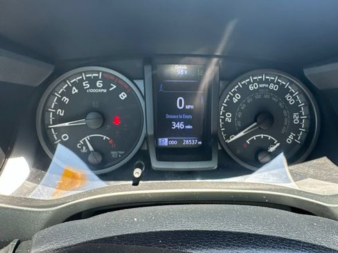 Used 2021 Toyota Tacoma TRD Off-Road w/ TRD Premium Off Road Package AWD/4WD image 18