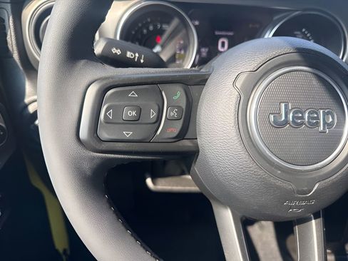 Used 2023 Jeep Wrangler Unlimited w/ Sun & Screen Package image 14