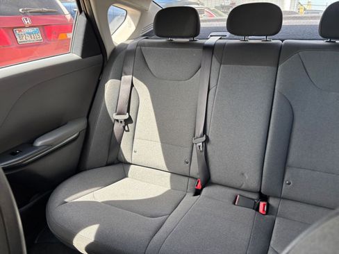 Used 2025 Kia K4 LXS image 38