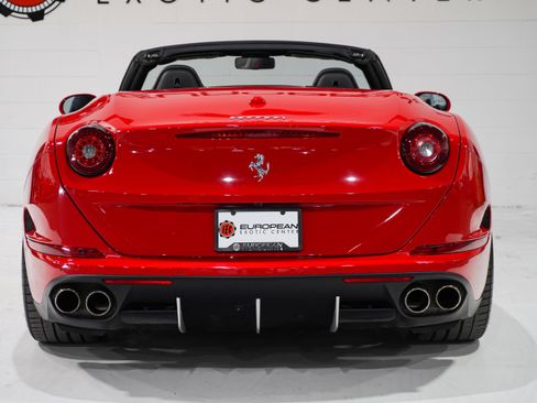 Used 2017 Ferrari California T RWD image 3