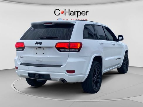 Used 2022 Jeep Grand Cherokee Laredo X AWD/4WD image 3